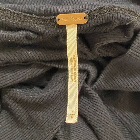 Free People Cutout Mock Neck Long Sleeve Top Black Size L (Cropped Raw Hem) - Picture 3 of 8